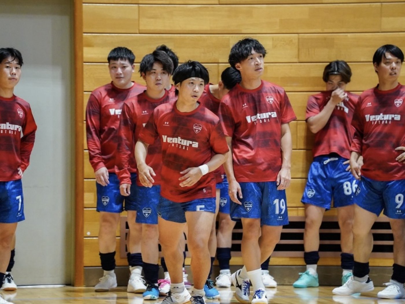 HERMANOのユニフォームを着た社会人チーム